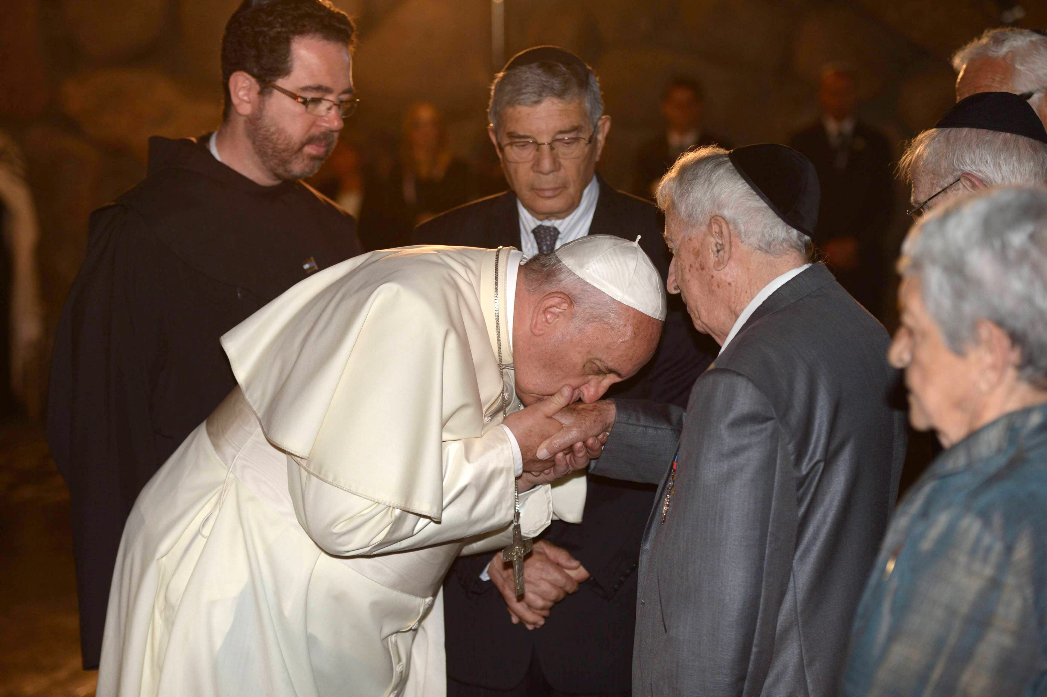 Pope Pays Moving Tribute To Holocaust Survivors, Wraps Up Mideast ...