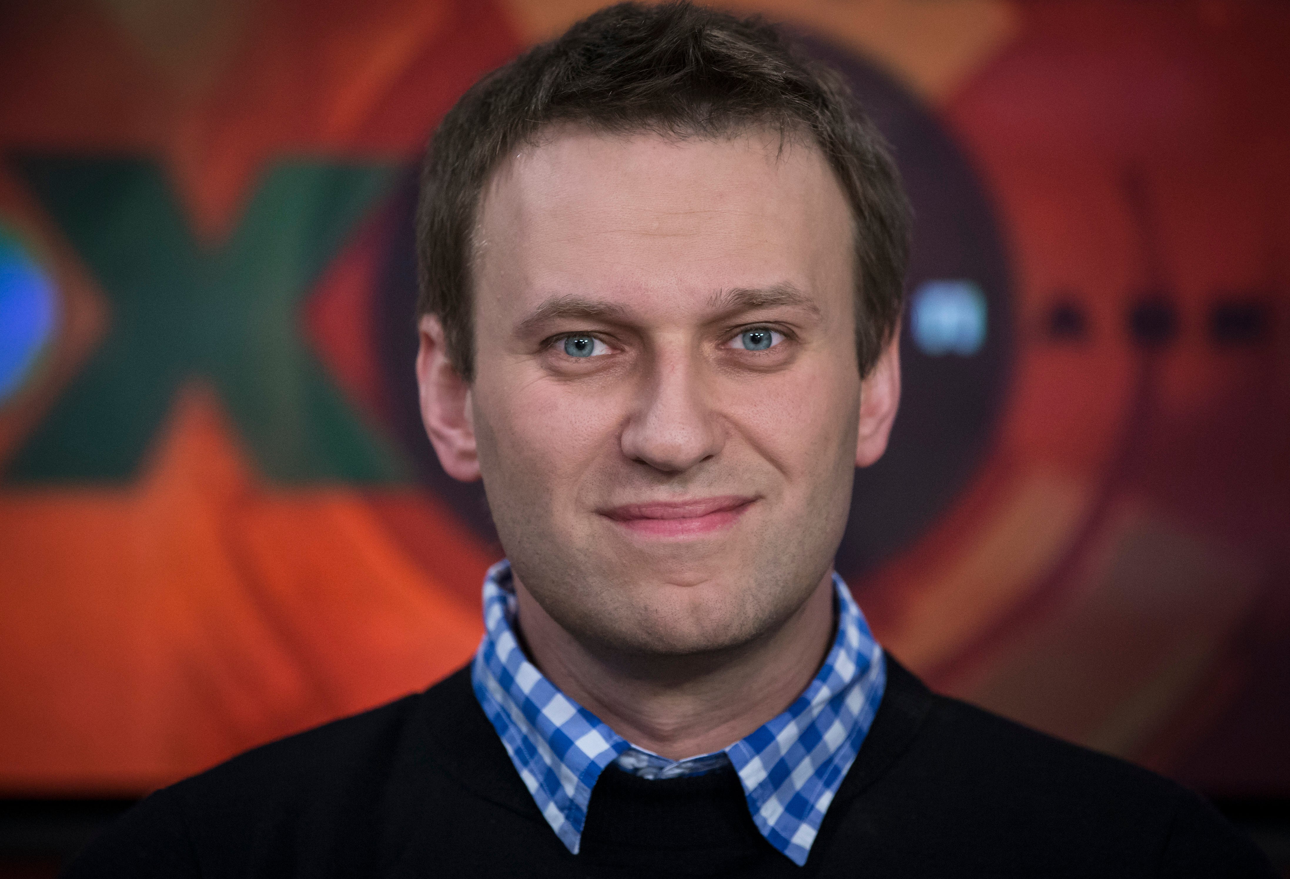 Улыбка навальной. Навальный улыбка. Улыбка навальной. Навальный фото. Навальный 2005.