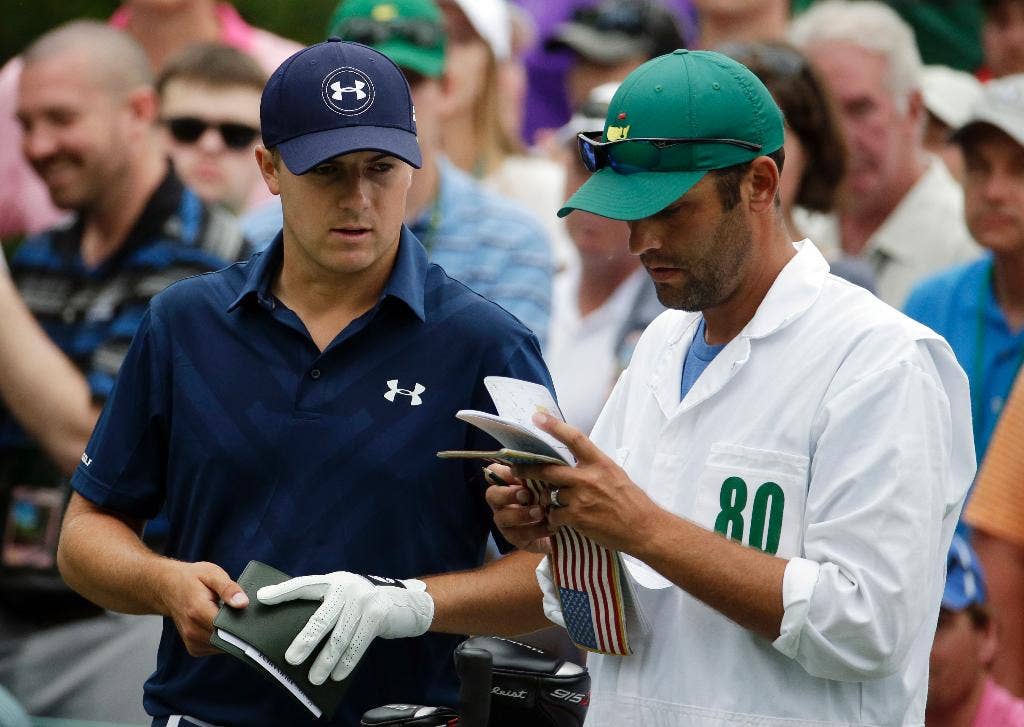 Jordan Spieth menukar warna oranye terbakar dengan jaket hijau dengan gelar Masters pertamanya