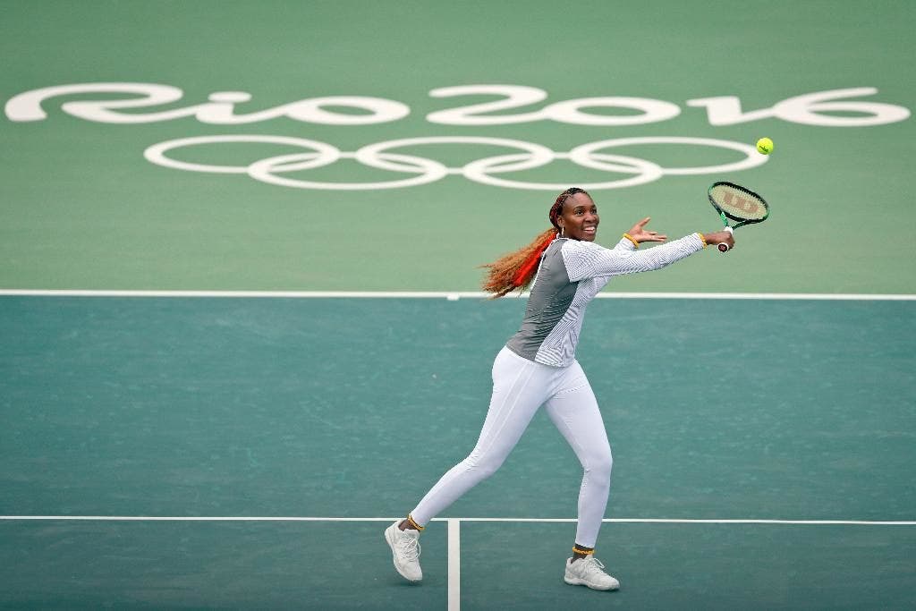 Venus Williams memasuki lapangan pada Hari 1 tenis Olimpiade