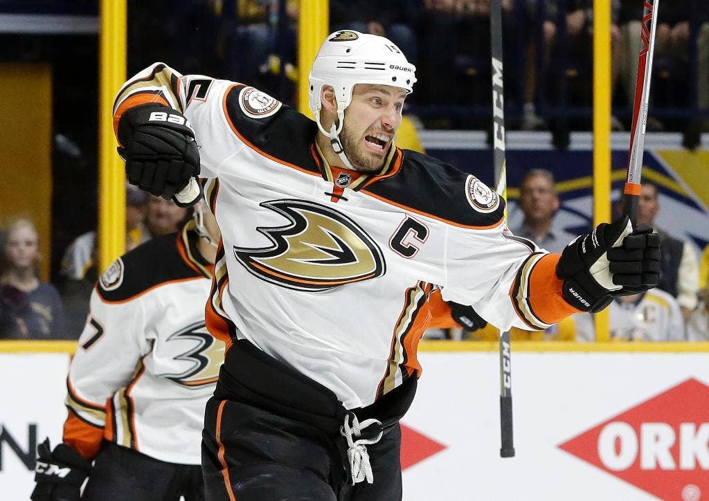 Tim jalan lagi: Bebek mengalahkan Preds 4-1 untuk seri 2-2