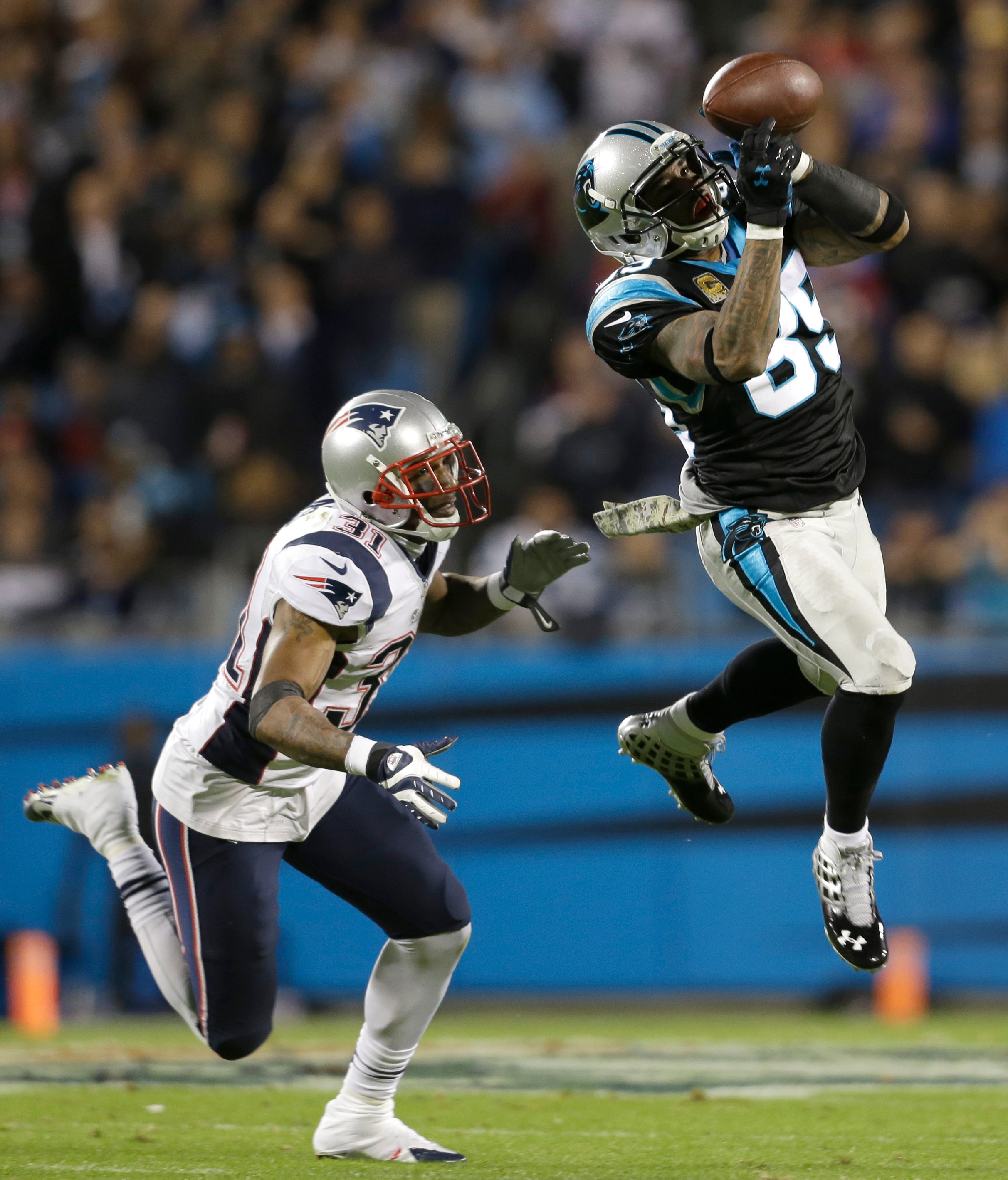 Newton melempar 3 TD, Panthers menahan Patriots 24-20 untuk keenam berturut-turut dalam finis yang diperebutkan