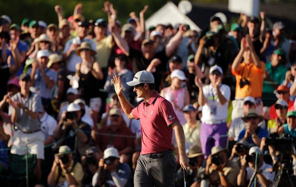 Roos membuat birdie pada 5 dari 6 hole terakhir, mendorong Mickelson keluar dari grup terakhir bersama Spieth di Masters