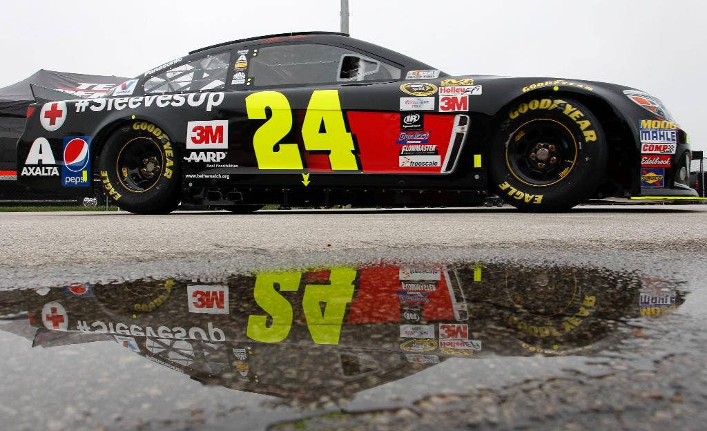 Jeff Gordon tiba di Kansas Speedway untuk mencari kemenangan pertama di musim terakhirnya