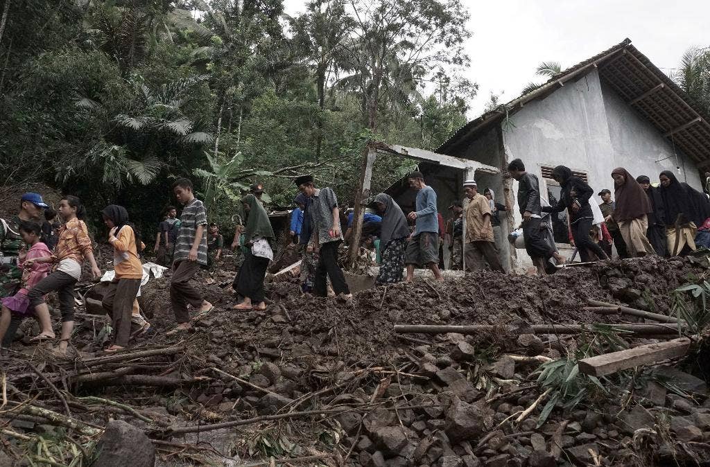 Landslides, floods kill 35 people in Indonesia | Fox News