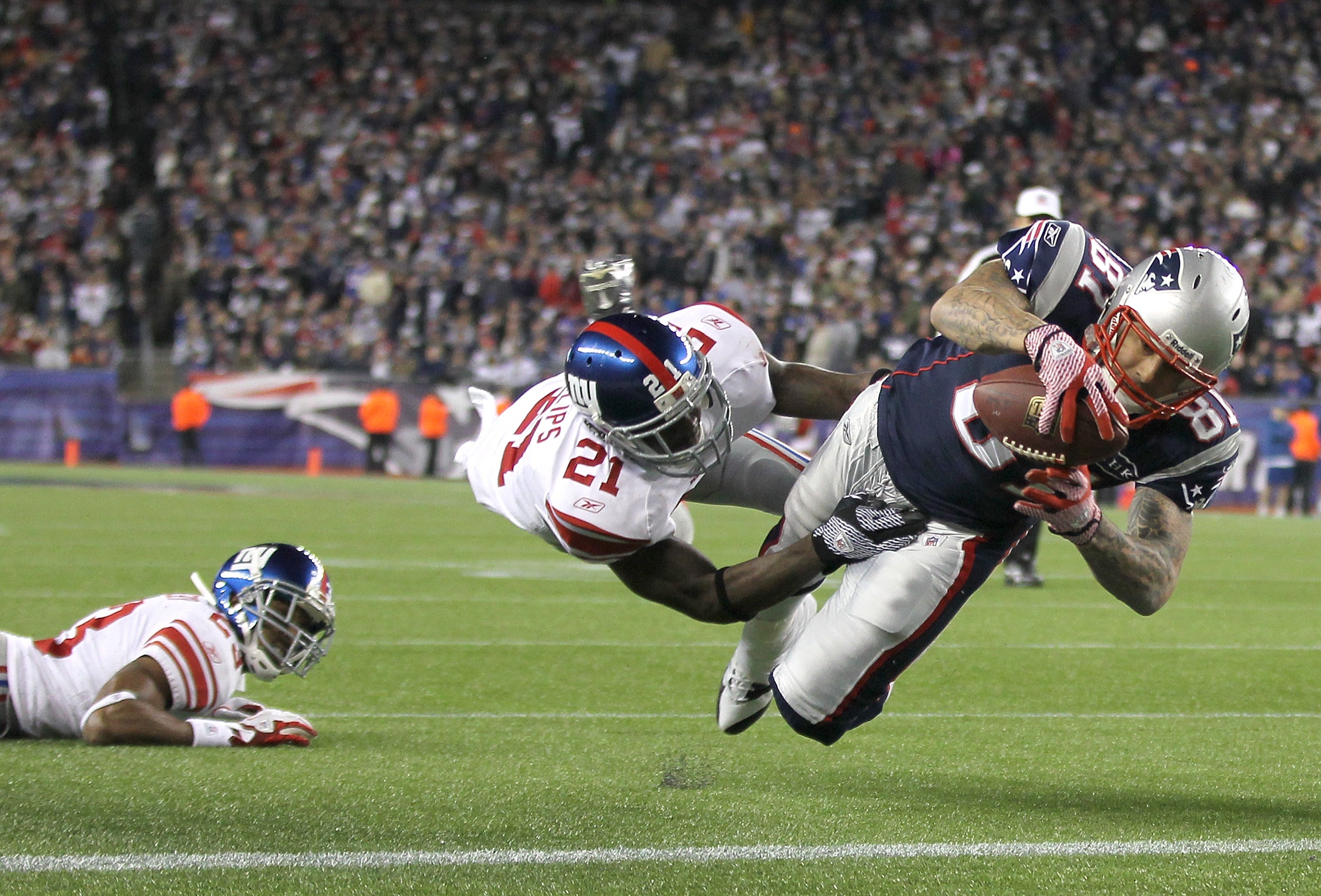 Tight end Aaron Hernandez (81) of the New England Patriots scores