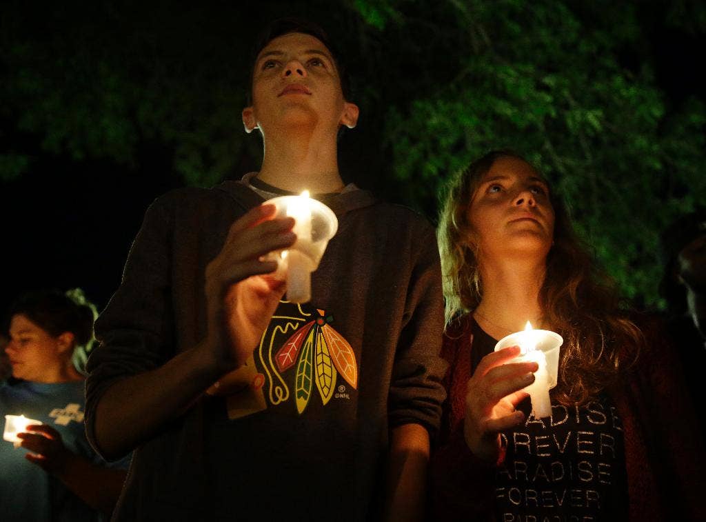 Penyelidik: Hunt tidak akan berhenti untuk tersangka yang menembak kematian polisi di Illinois