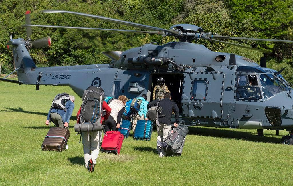 Baru -zealand memulai penyelamatan wisatawan yang terdampar oleh gempa bumi
