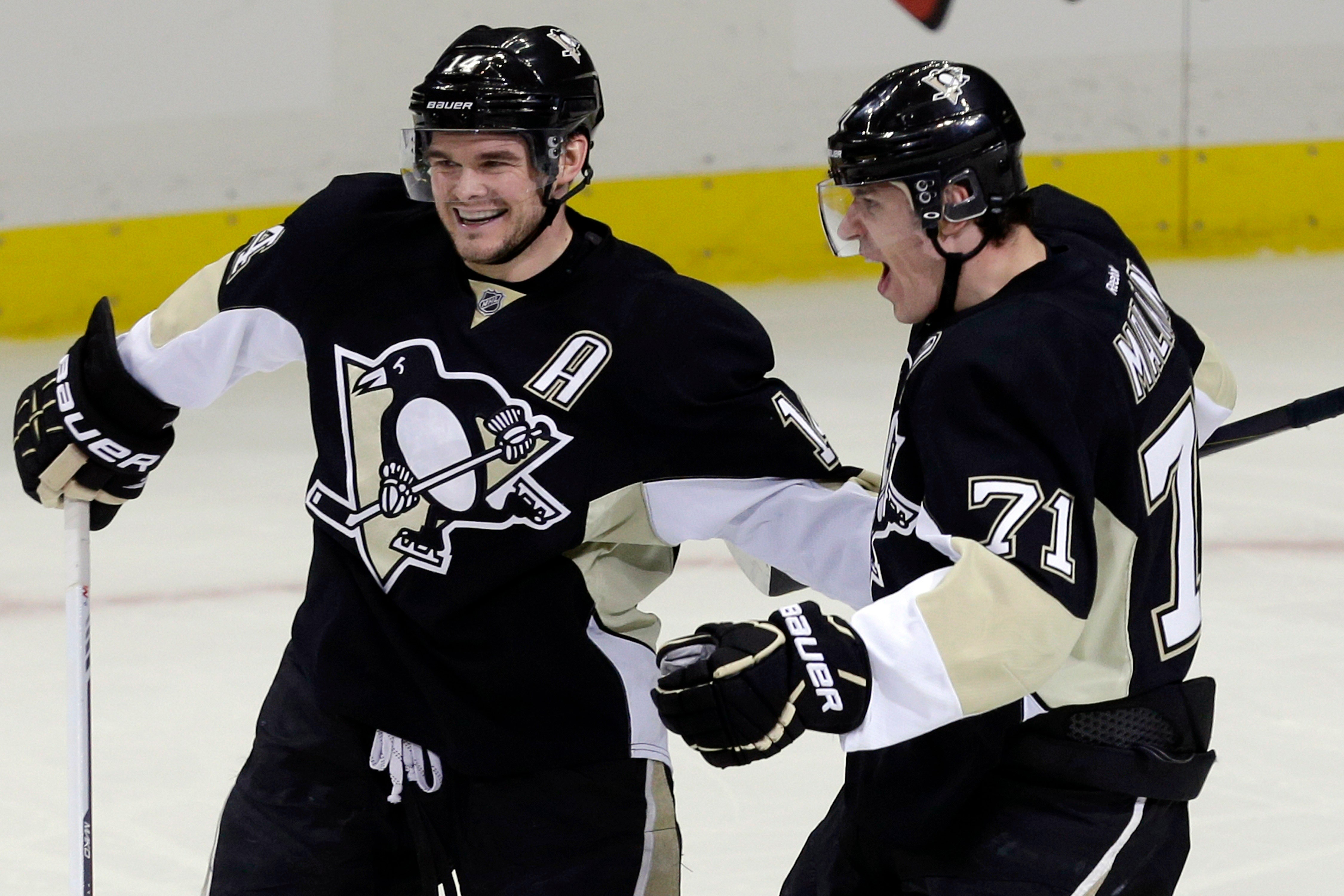 Power Play Light Penguins Hingga 4-1 Kemenangan atas Senator di Seri Pembuka