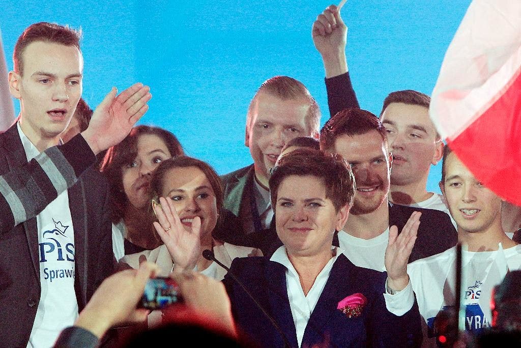 Sekilas tentang 2 partai utama dalam pemilihan umum hari Minggu di Polandia