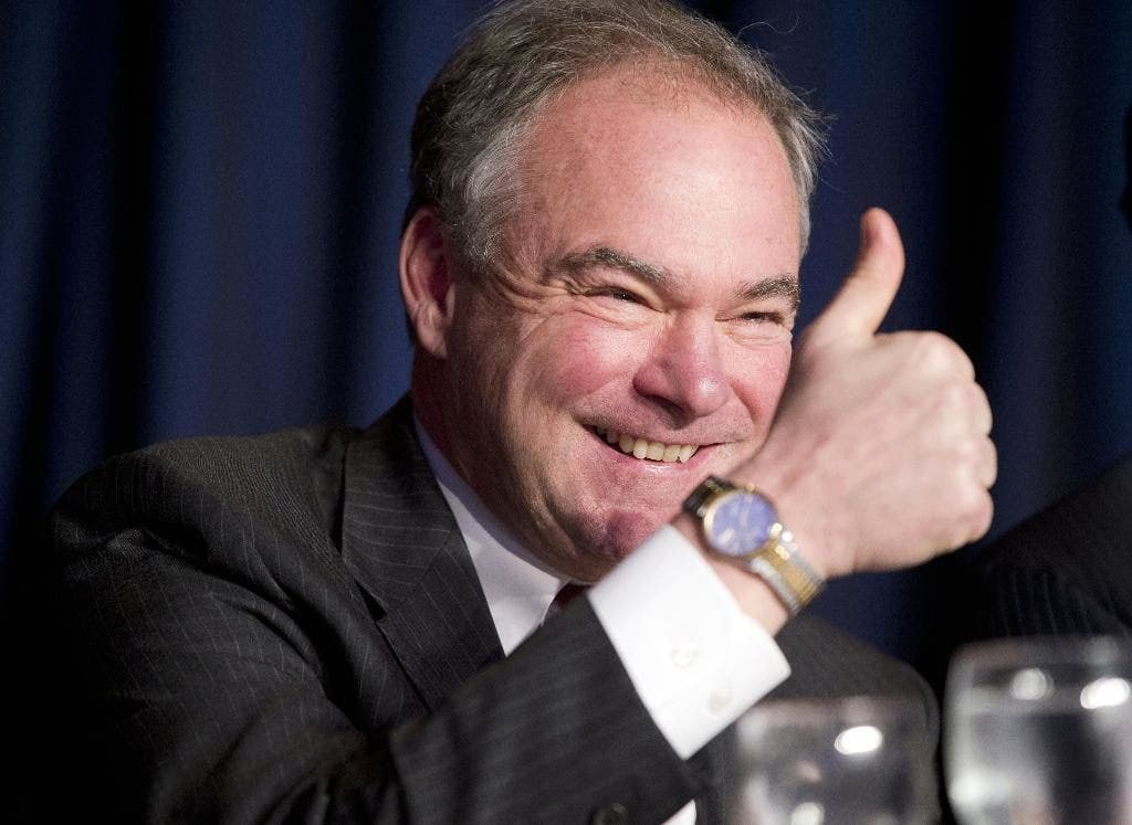 Kaine memberikan kepercayaan diri yang mantap pada calon Clinton
