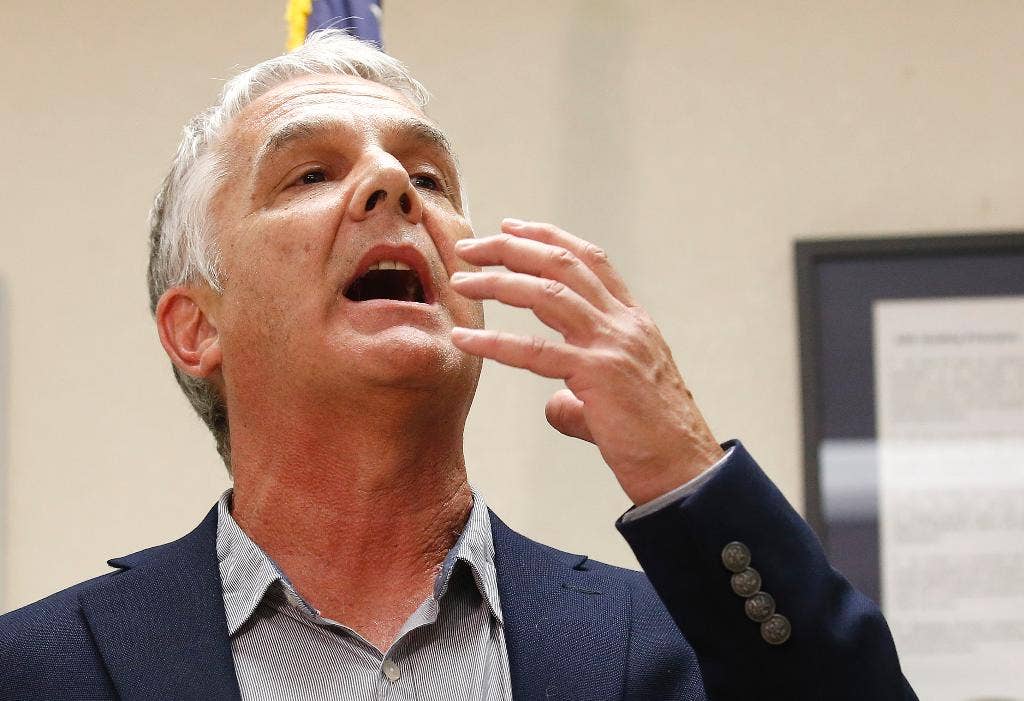 Pembunuh di Arizona menghela nafas selama lebih dari 1 1/2 jam di ruang kematian sebelum dia meninggal