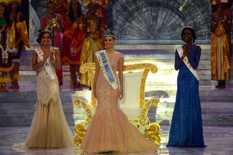 Filipina merayakan pemenang Miss World pertamanya