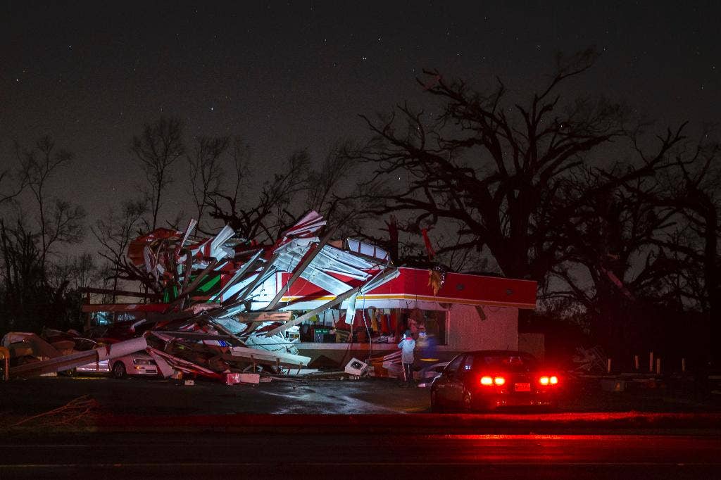 18 orang tewas di tengah tornado musim dingin dan badai lainnya di Selatan