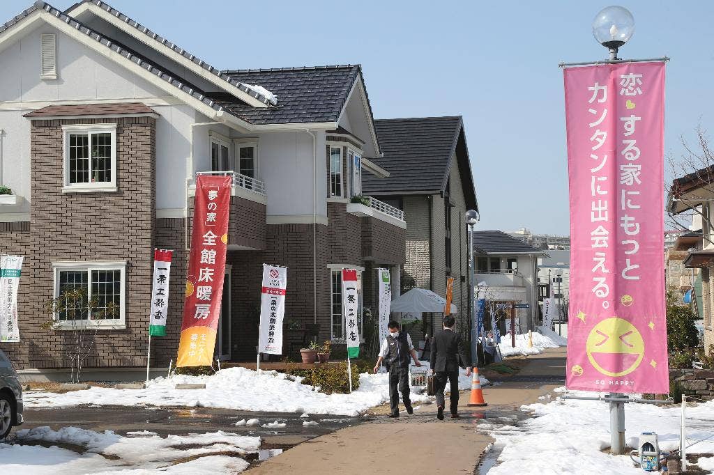 Perekonomian Jepang meningkat pada kuartal pertama seiring perubahan kebijakan yang meningkatkan investasi perumahan