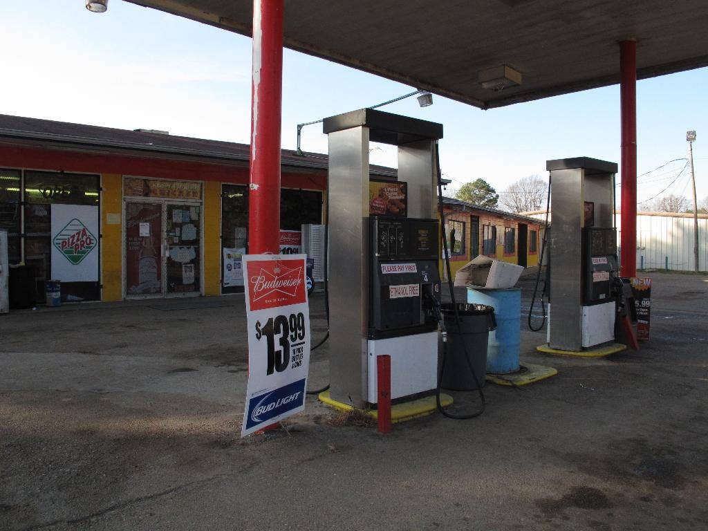 Menyelidiki wanita yang terbakar di Mississippi menekan sebagai teman, bertarung keluarga dengan kehilangan