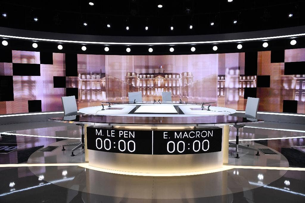 Pilihan Perancis yang kuat: Fiery Le Pen atau Macron pemula