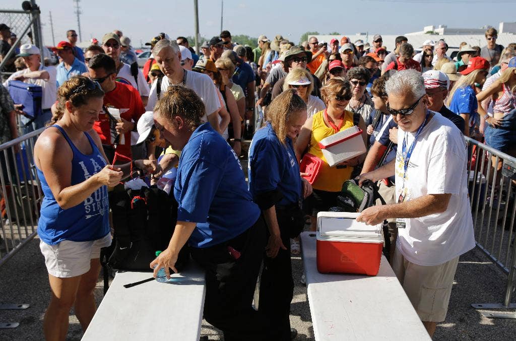 Penonton yang terjual habis datang lebih awal untuk Indianapolis 500 ke-100