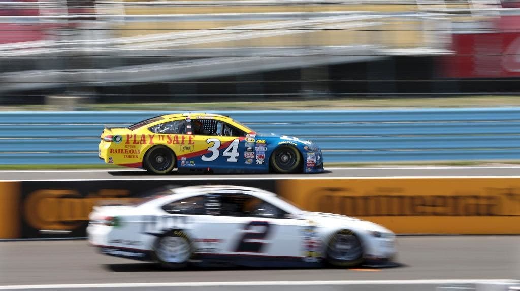 Chris Buescher memotret untuk Chase NASCAR