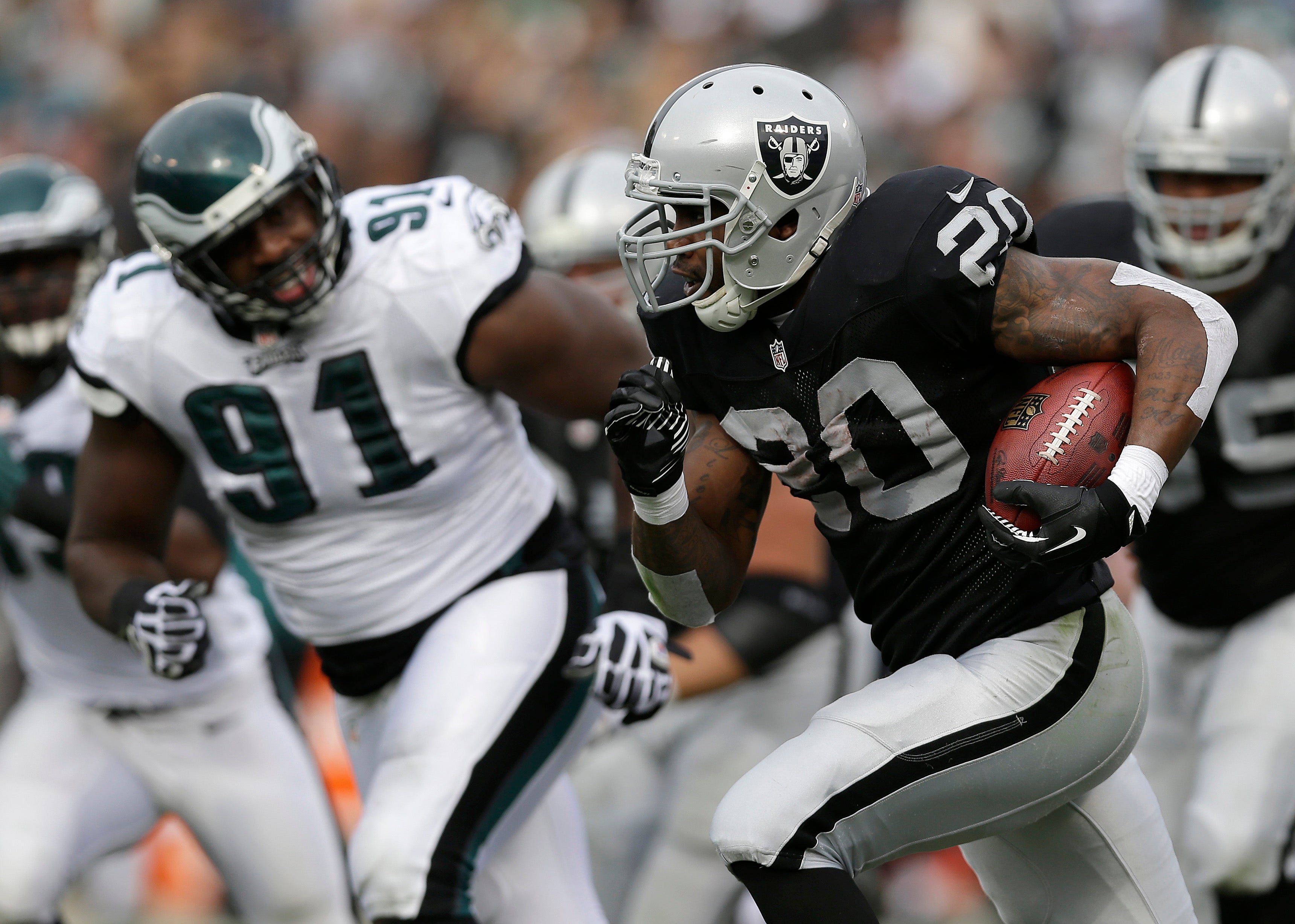 RB Darren McFadden out of Raiders game against Eagles with hamstring injury