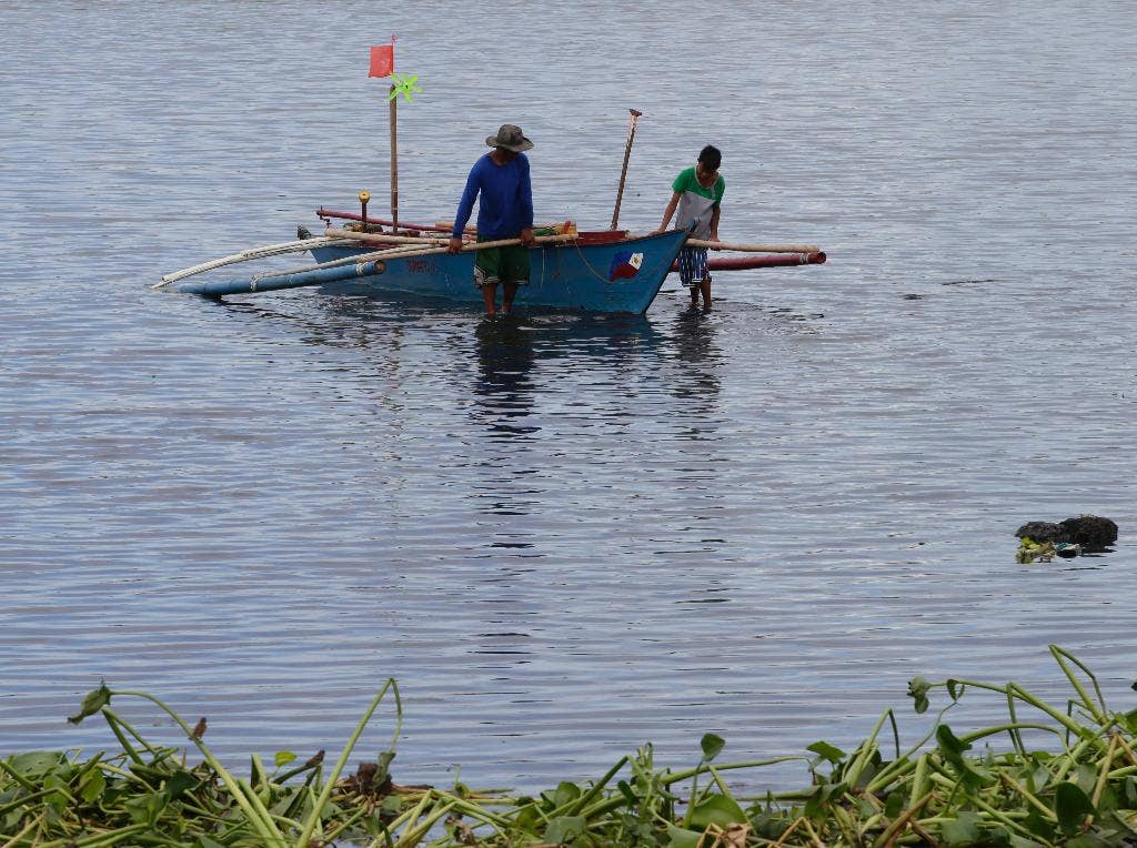 Thousands flee as weakened typhoon nears east Philippines; erratic path ...