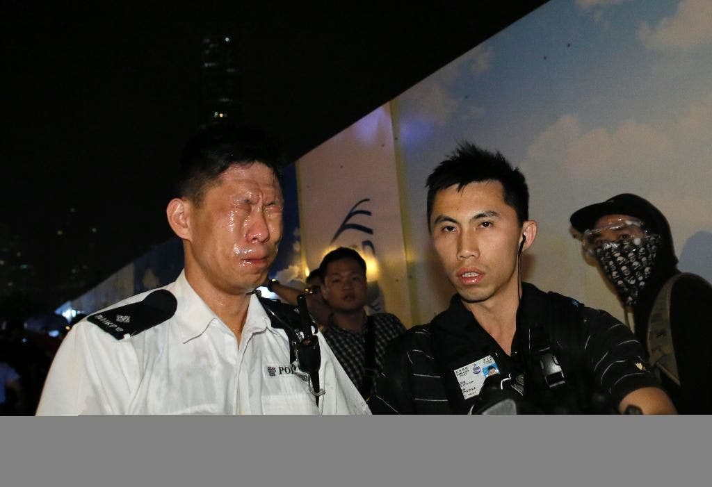 Polisi bentrok dengan aktivis Hong Kong tetapi tidak berhasil menghilangkan hambatan protes