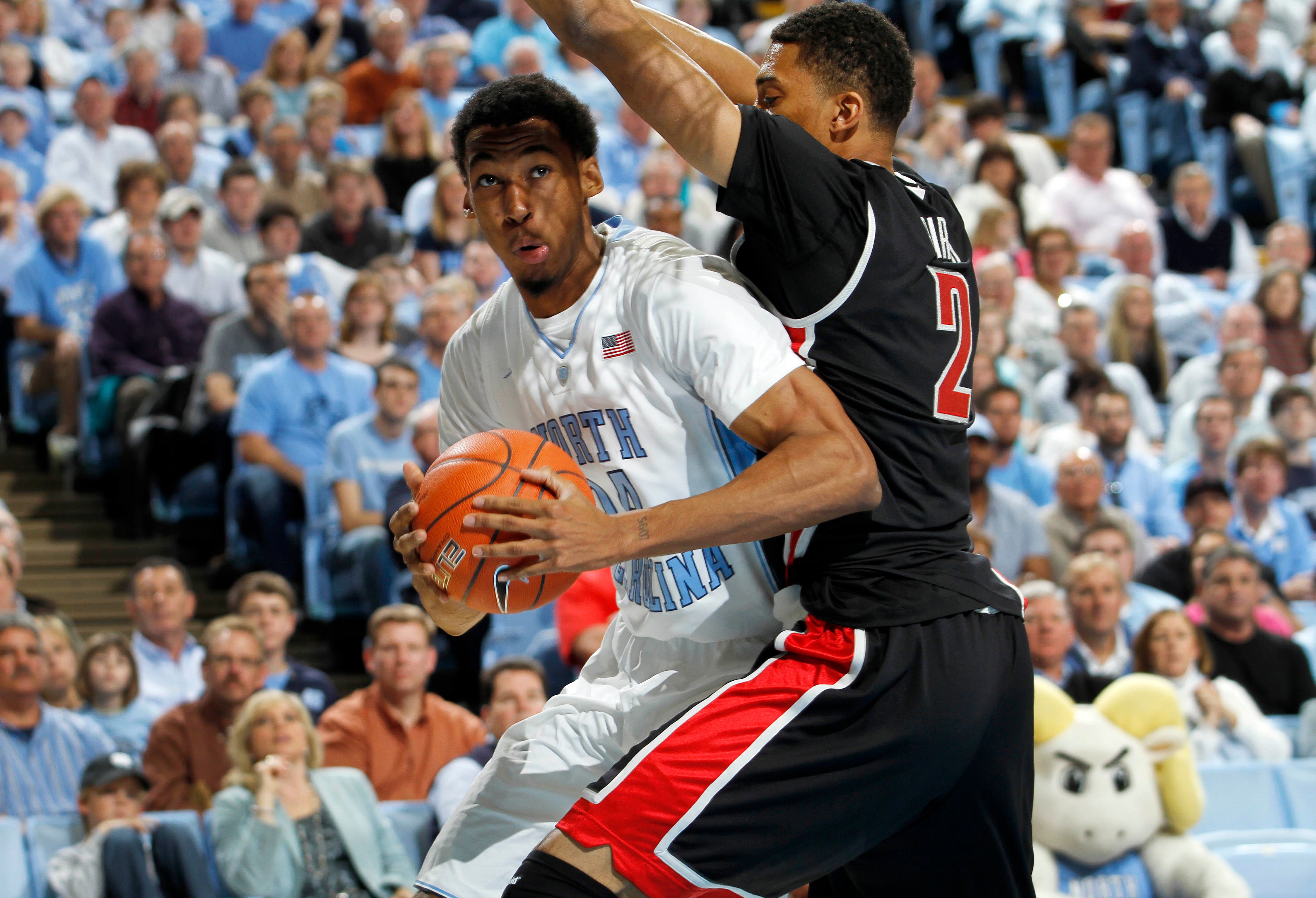Moser kembali dari dislokasi siku di no. 20 UNLV kalah 79-73 dari North Carolina Moser kembali dari dislokasi siku di no. 20 UNLV kalah 79-73 dari North Carolina
