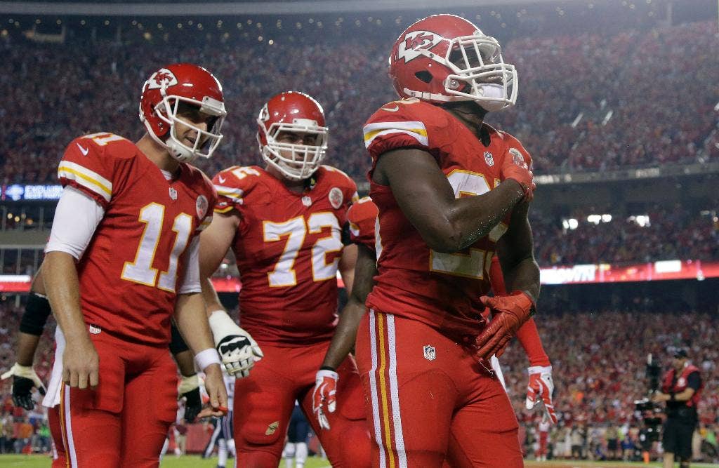 Charles mencetak 3 TD saat Chiefs berlomba untuk memimpin 27-7 atas Patriots setelah 3 kuarter Senin malam