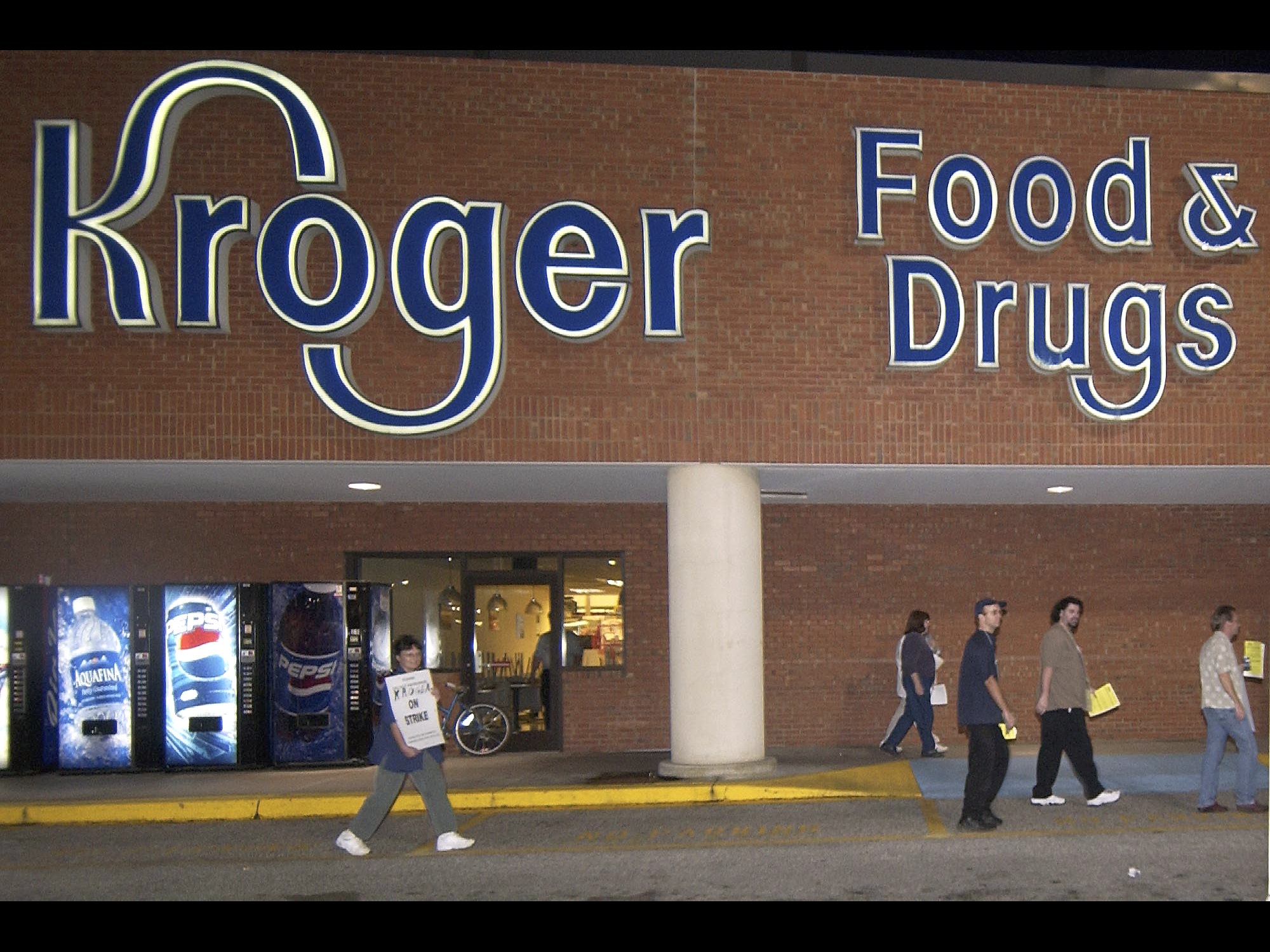 Veterans upset Ohio grocery store stopped them from collecting donations