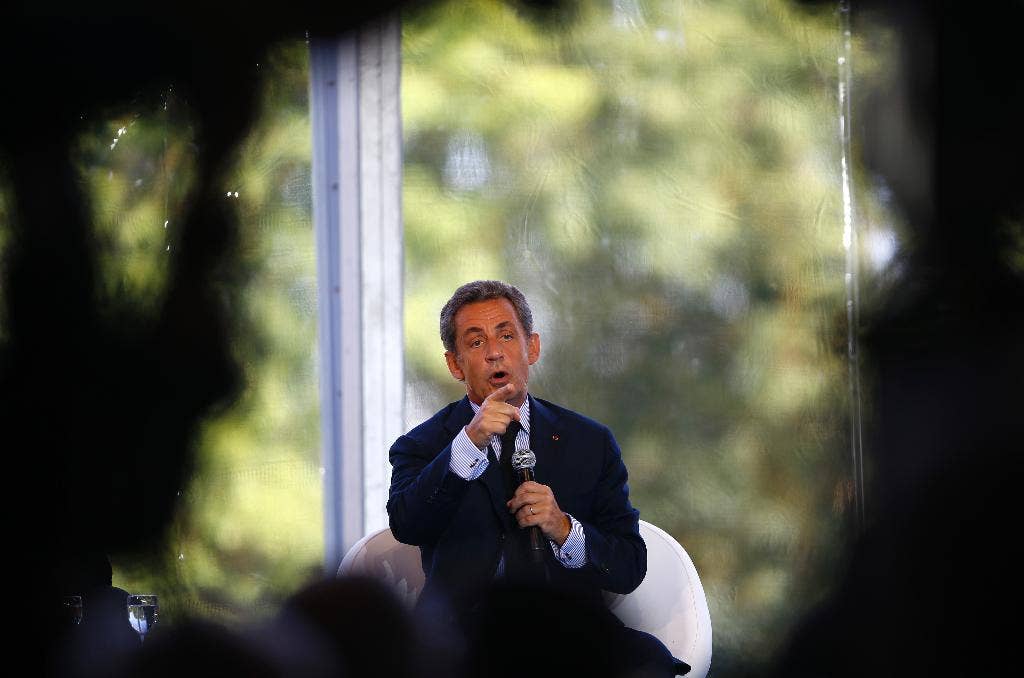 Pemilihan pendahuluan presiden Prancis mempertemukan Sarkozy dengan saingannya Juppe