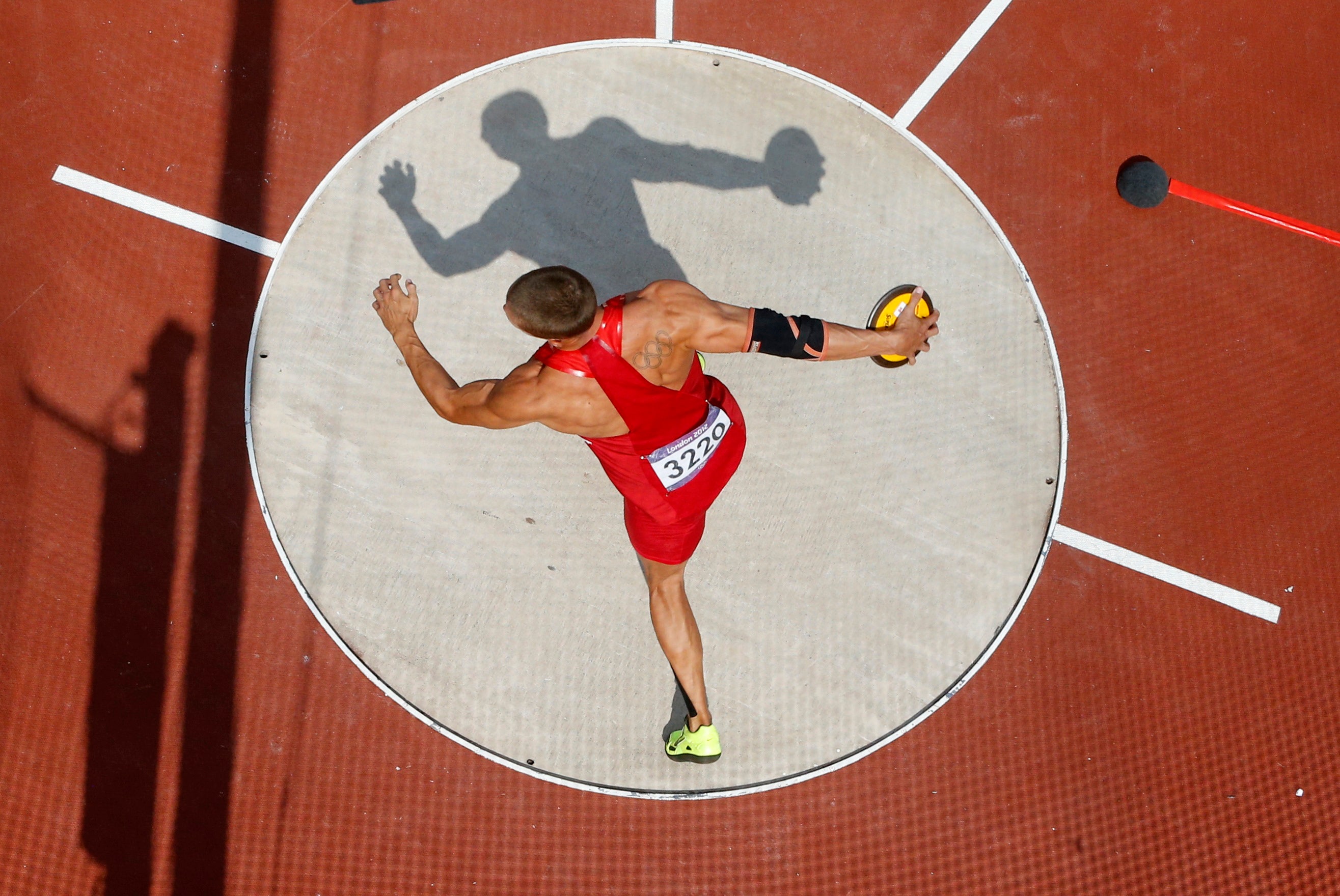 Алексеев вид спорта. Метание диска. Диск в легкой атлетике. Толкание диска. Метание снарядов.