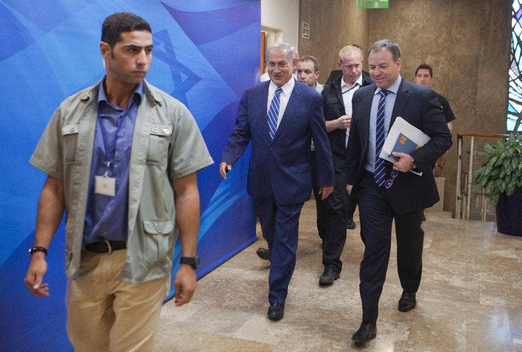 Police: Palestinian stabs officers in Jerusalem and is shot | Fox News