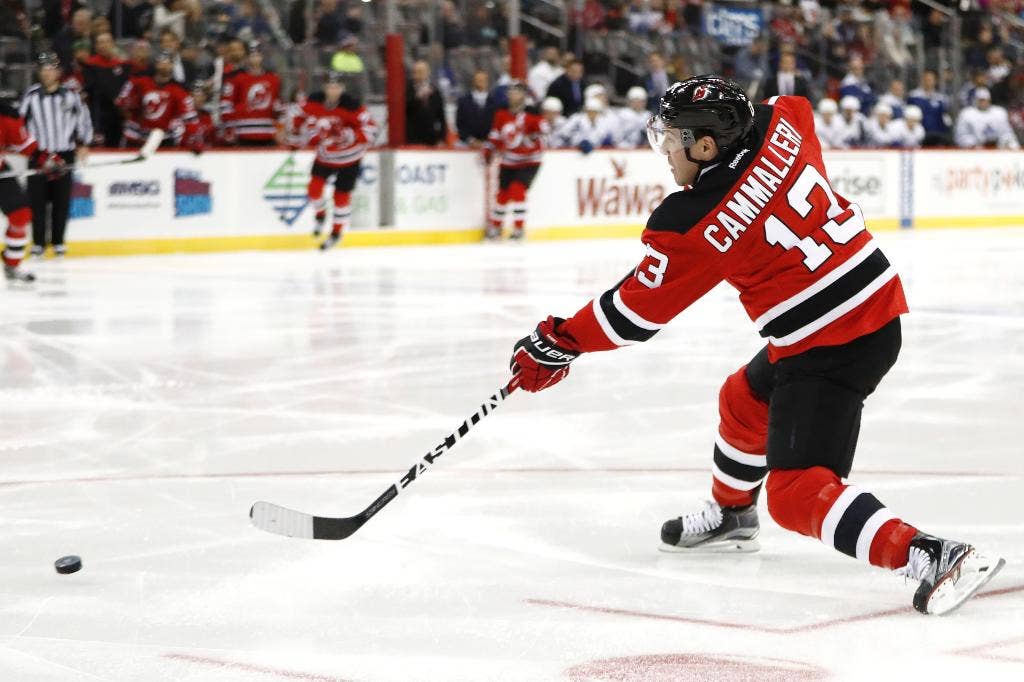 Cammalleri memiliki 4 poin sebagai imbalan, Devils Edge Leafs di SO