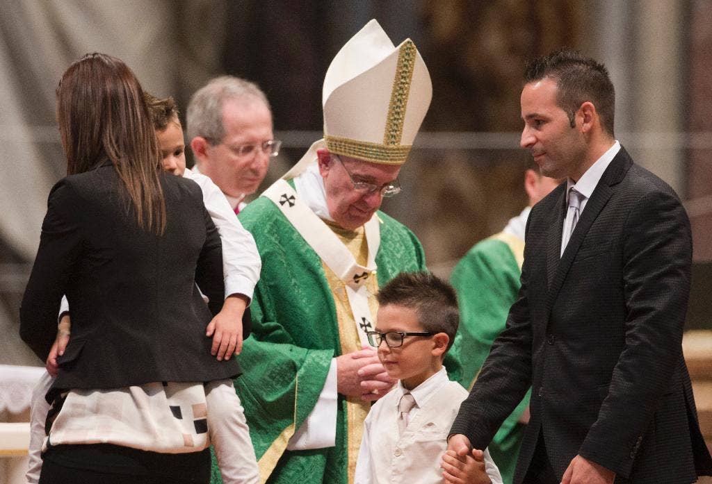 Paus menegaskan bahwa para uskup menyisihkan prasangka dan bekerja untuk kebaikan gereja dan keluarga di Sinode Start