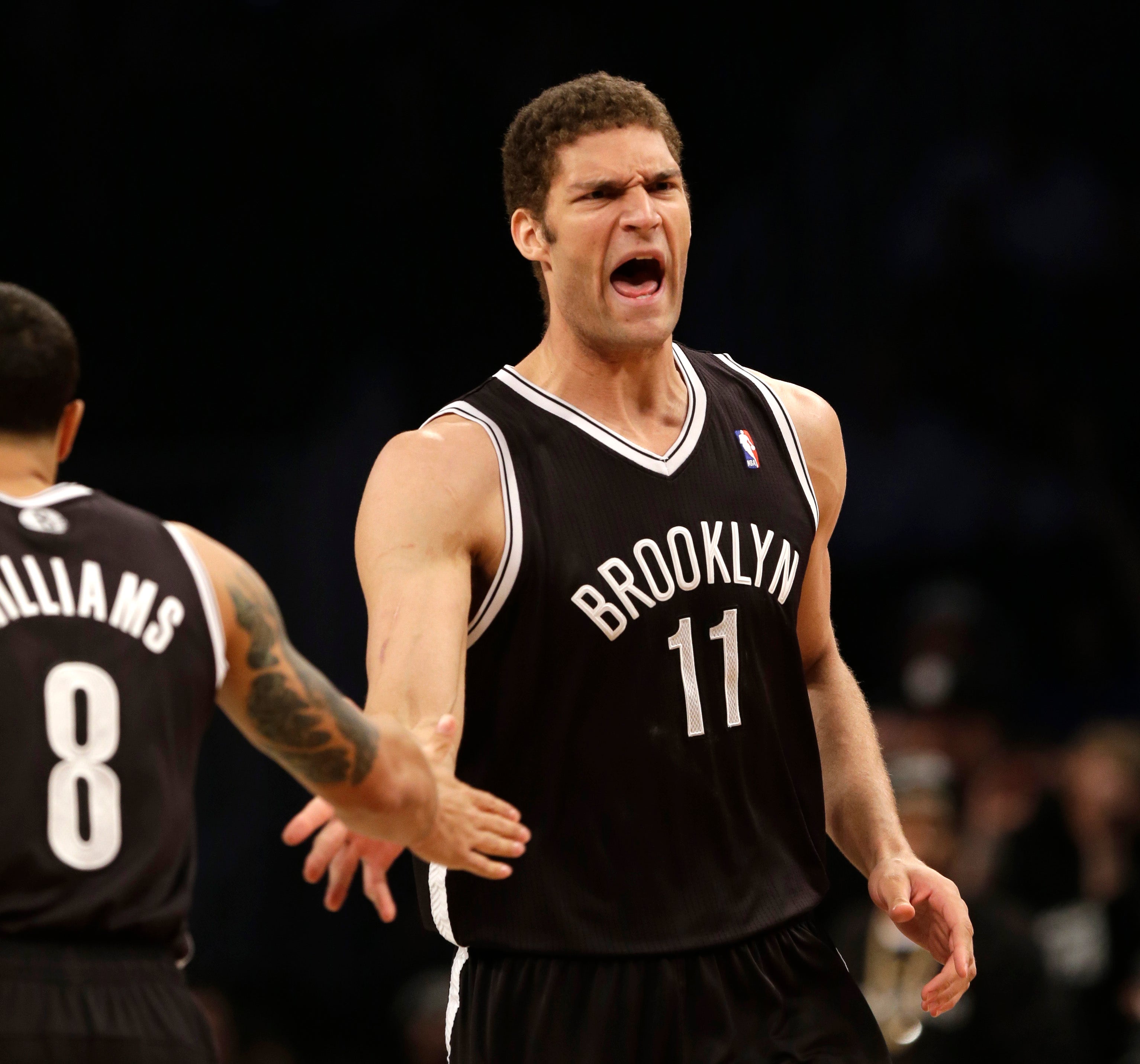 Cukup gulung hingga 106-89 menang atas sapi jantan di pertandingan play-off pertama di Brooklyn