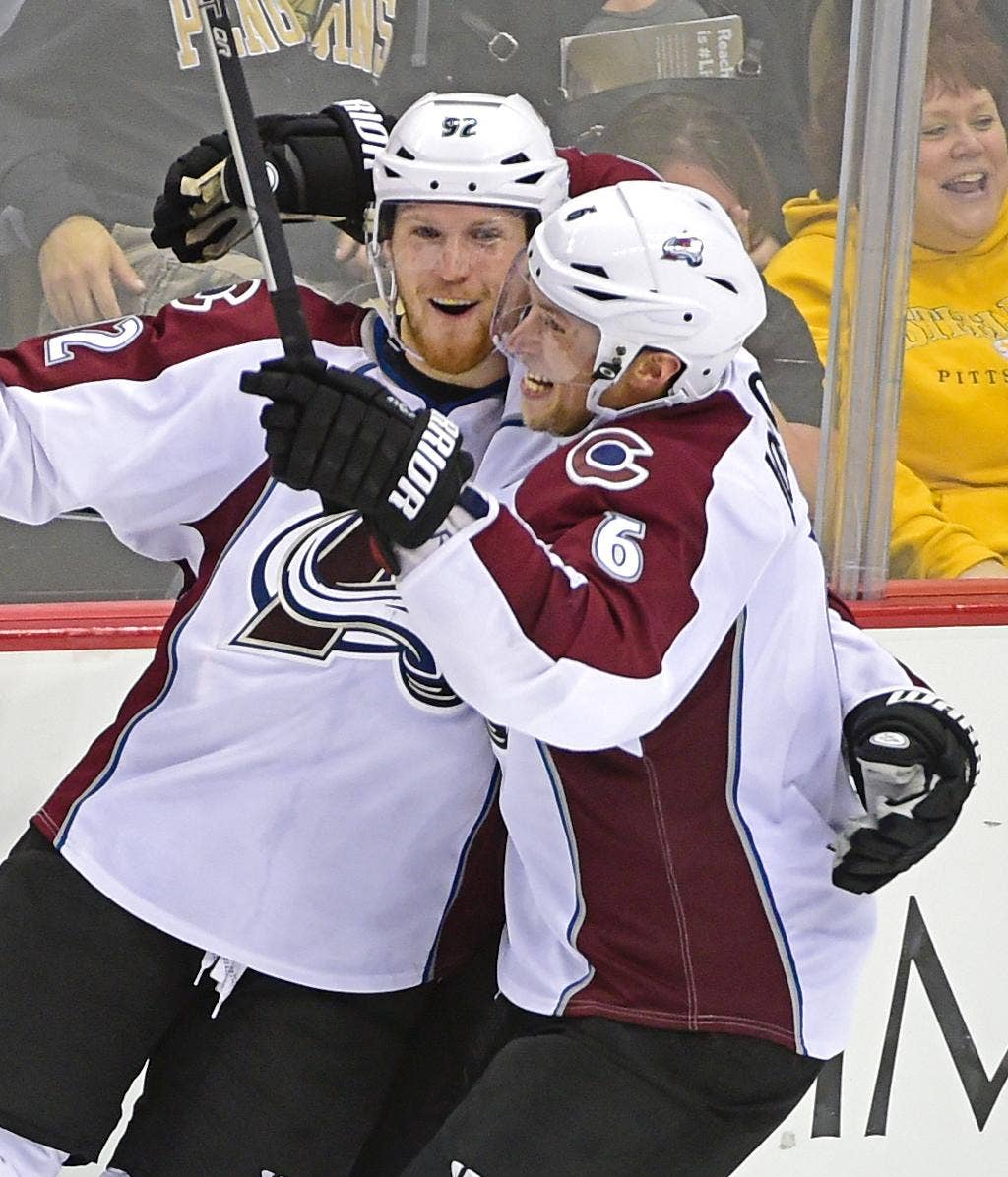 Pemenang PL Landeskog mengangkat Longsoran atas Penguins 4-3