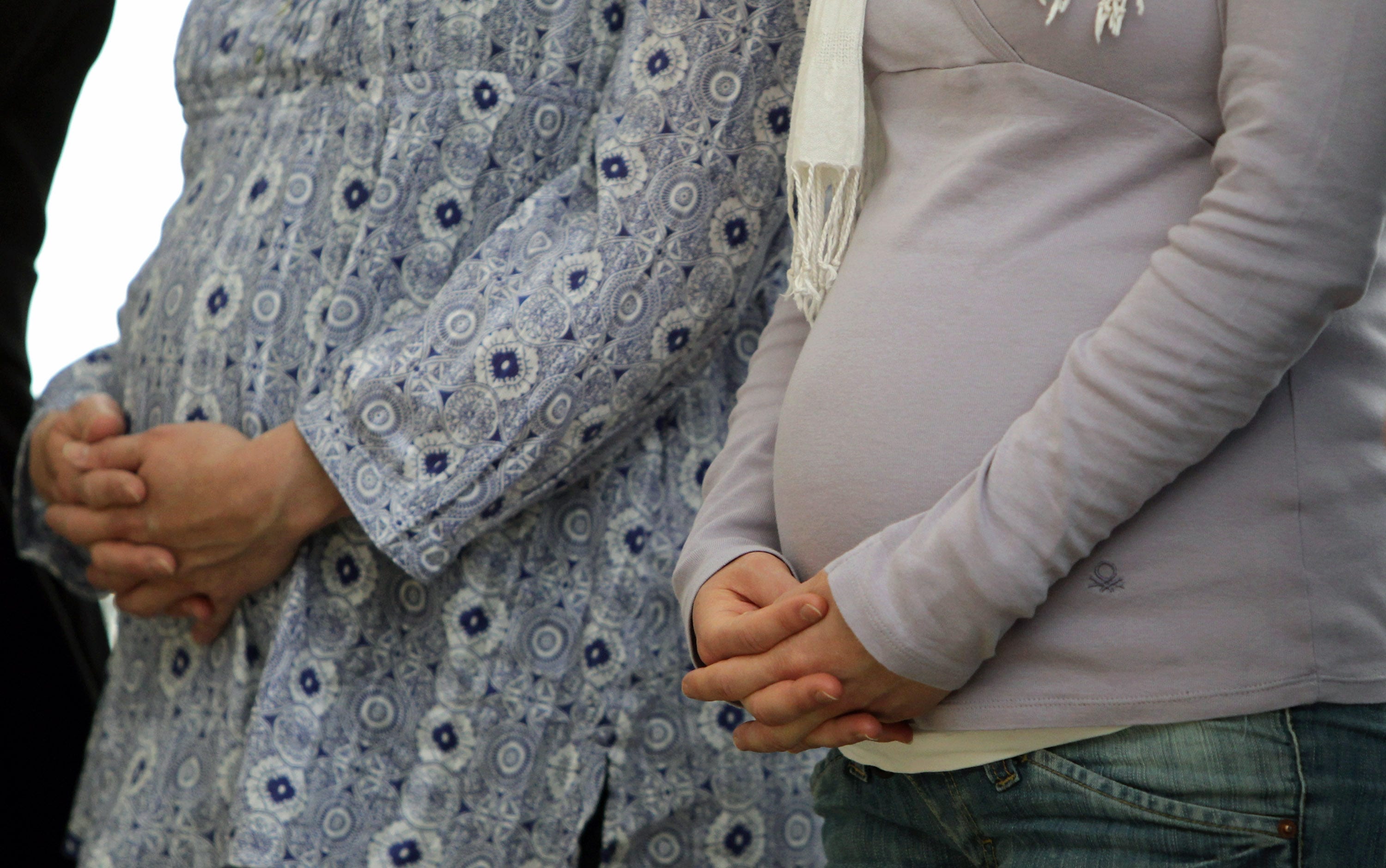 Суррогатная мать 2020. Суррогатные матери после рождения ребенка. Фото беременной 10 детьми. Суррогатное материнство фото.