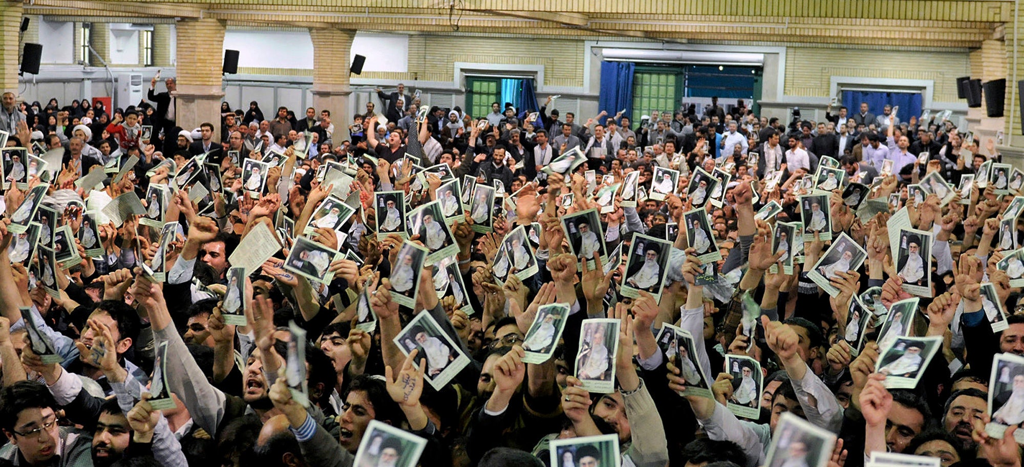 Pemimpin tertinggi Iran mengatakan AS bisa menghentikan Iran memiliki senjata nuklir jika negara itu ingin membuatnya