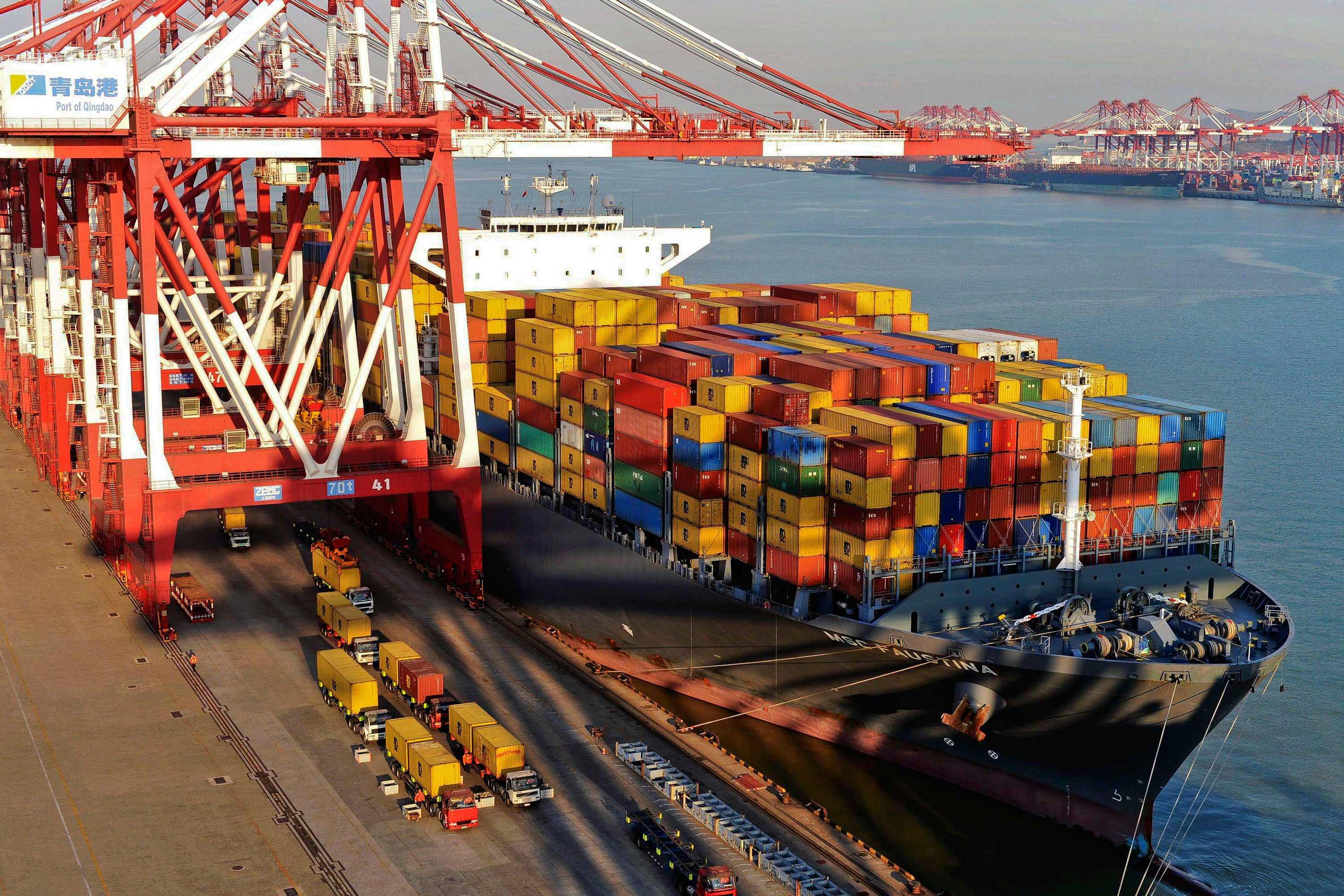 China's December export growth slows, imports accelerate; 2013