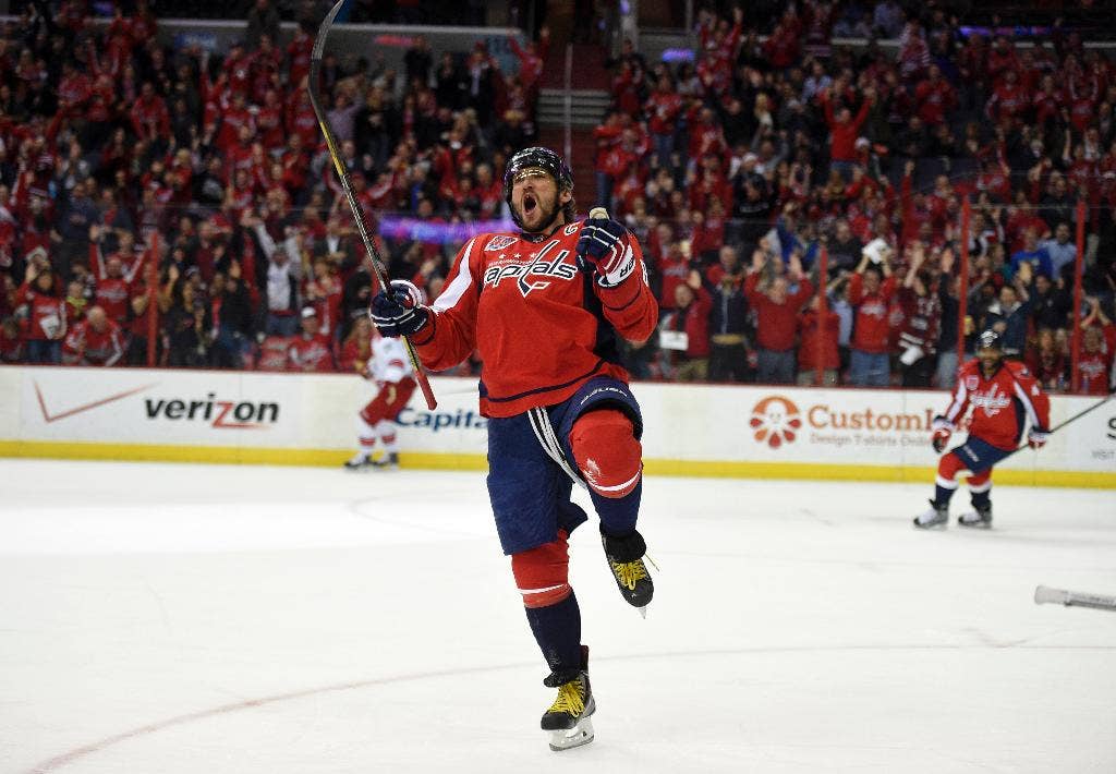 Alex Ovechkin mencapai 50 gol untuk keenam kalinya, menambahkan assist dalam kemenangan Capitals 4-2 atas Hurricanes