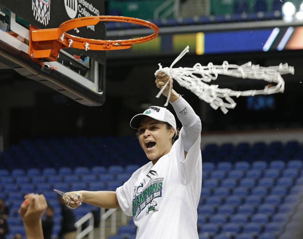 Skor Loyd 26, no. 2 Notre Dame Women tetap sempurna dengan no. 10 Duke 69-53 untuk Judul ACC