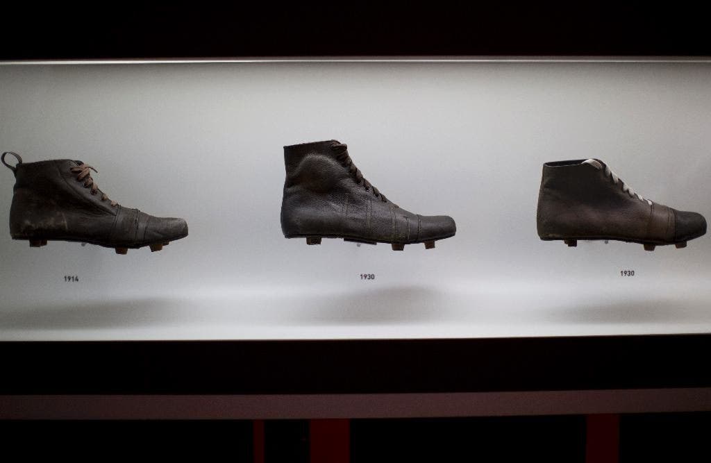 Orang Brasil memulai obsesi futebol ketika dia kembali dari Inggris dengan 2 bola sepak dan sebuah buku peraturan