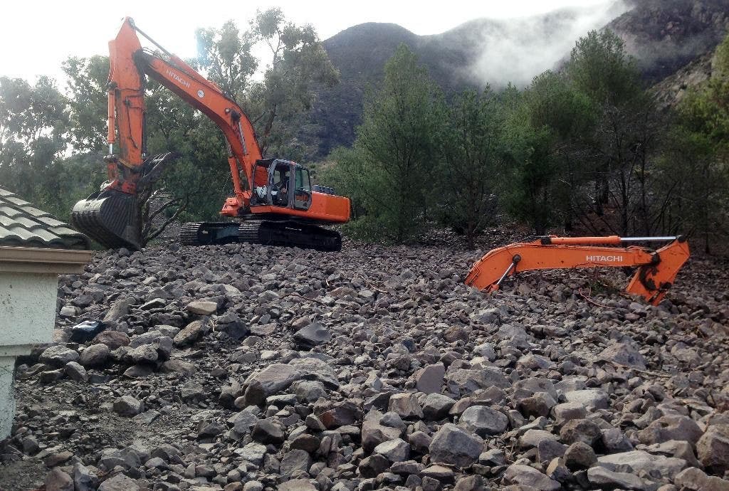 Badai besar menyebabkan tanah longsor dan evakuasi di California Selatan setelah menghantam bagian utara