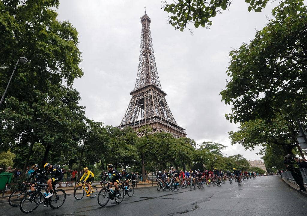 eiffel-tower-closed-for-several-hours-after-suspicious-man-spotted