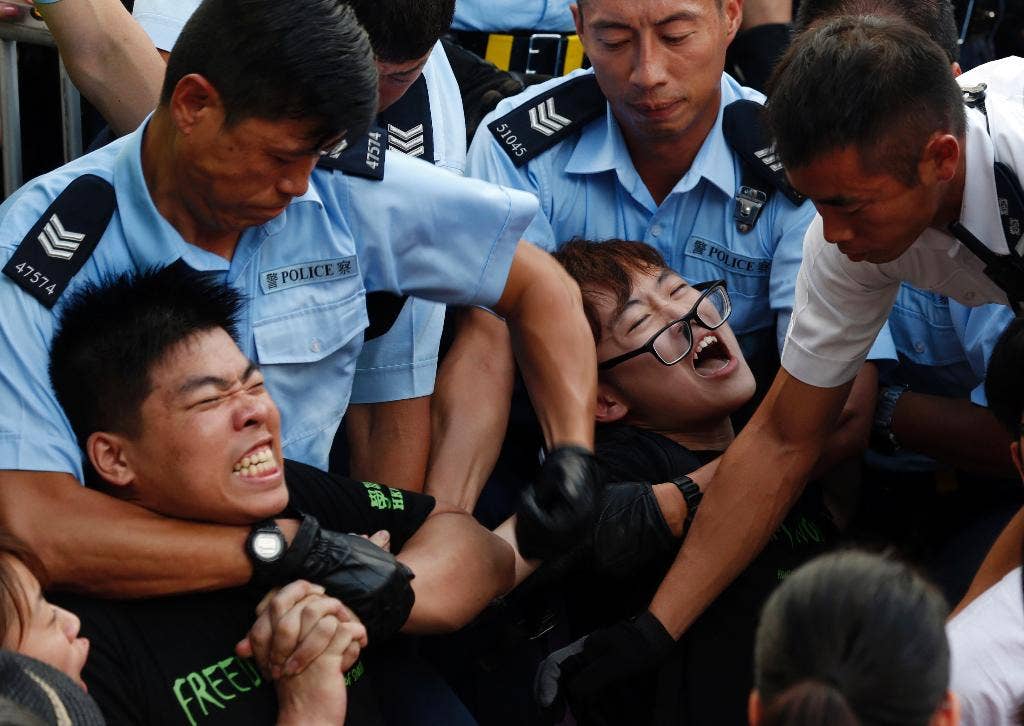 Polisi menangkap lebih dari 500 orang saat aksi duduk setelah Hong Kong mengadakan unjuk rasa pro-demokrasi anti-Tiongkok