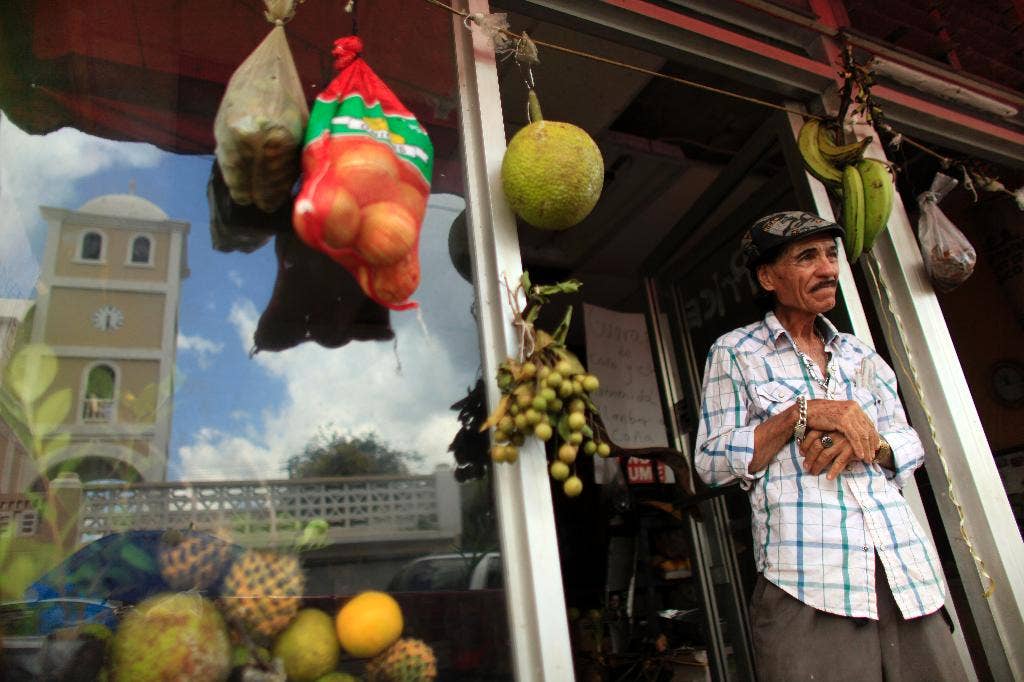 Sebuah kota pegunungan yang pernah berkembang pesat di Puerto Riko kini berada dalam jurang ekonomi di tengah perpindahan penduduk