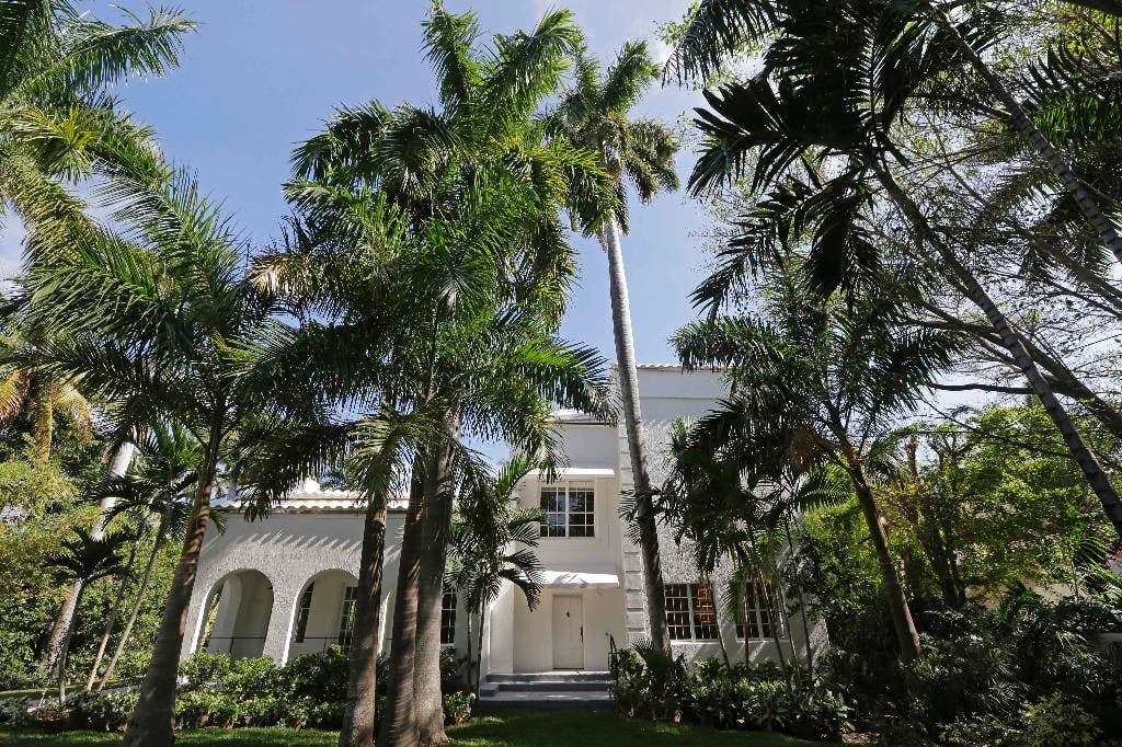 Rumah besar Al Capone yang berusia 90 tahun di Miami Beach yang baru dipugar memulai babak baru sebagai latar belakang