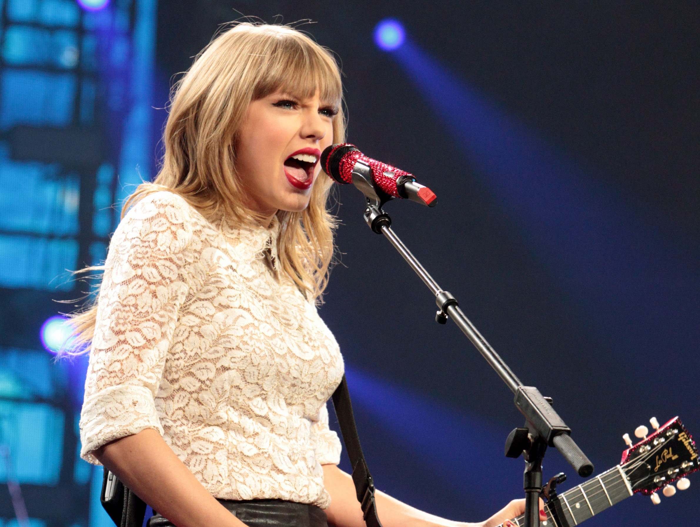 Taylor Swift's all-star backup band for Country Music Awards
