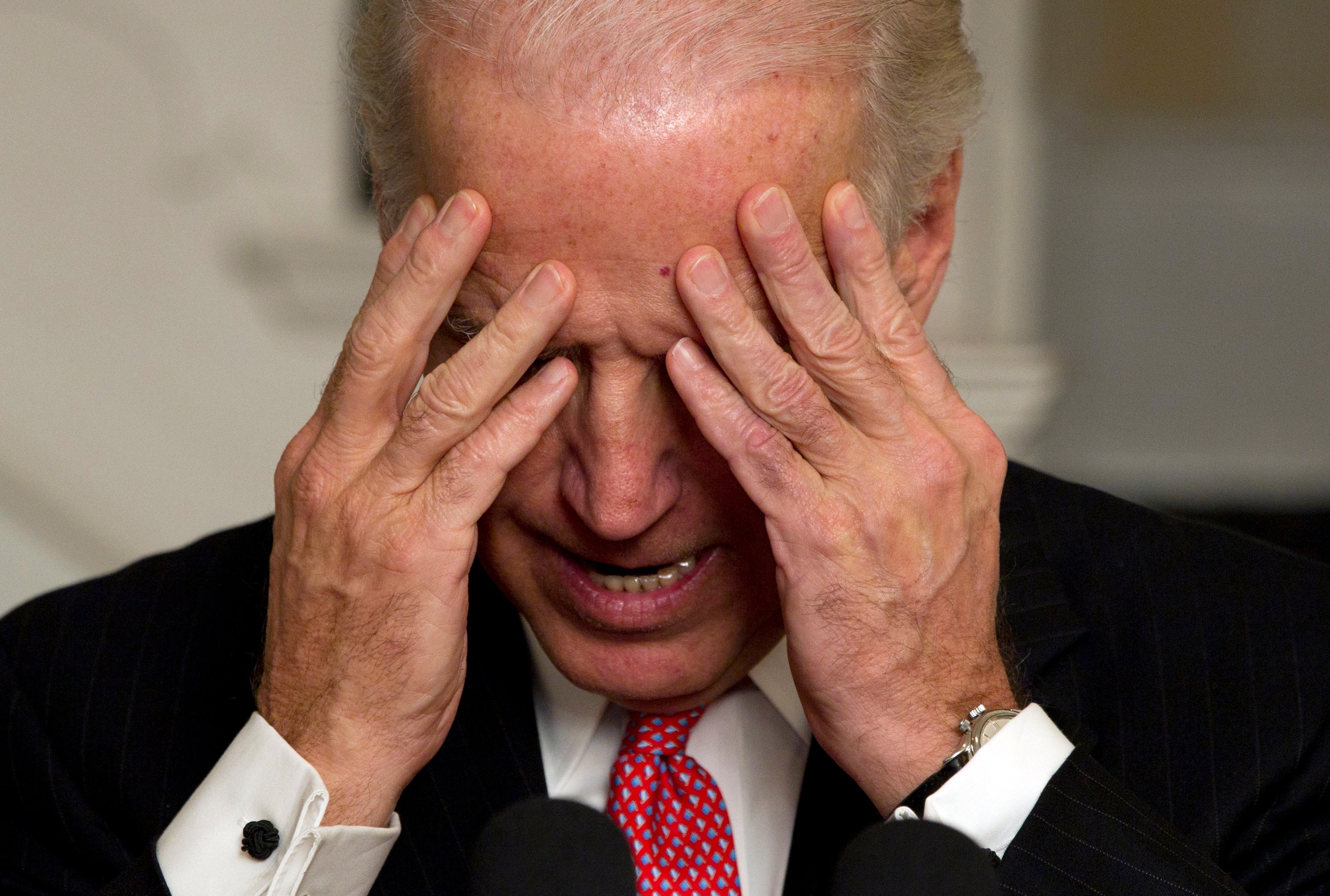 Wapo Reporter Deletes ‘grossly Inappropriate Tweet About Biden Visit To Cemetery Where His 8017