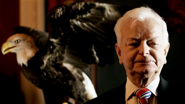 Robert Byrd, senator AS yang paling lama menjabat, meninggal pada usia 92 tahun